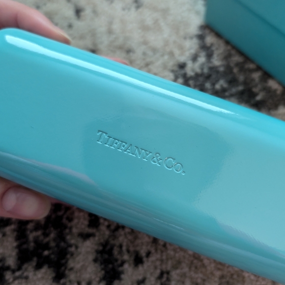 NWOT Tiffany & Co. Hard shell Glasses Case, Gift Box, Cleaning Cloth, BLANK COA - Picture 4 of 16